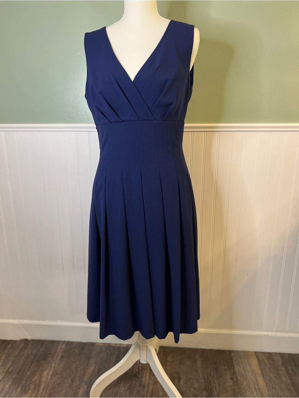 Calvin Klein Navy V-Neck Pleated Fit-and-Flare Cocktail Dress. Size 6